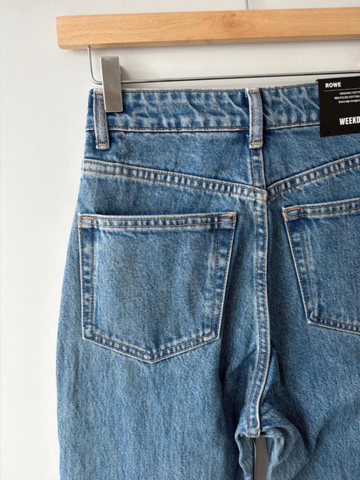 Women’s Weekday Rowe Extra High Waist Straight Fit Jeans - W24/L30 - 3378