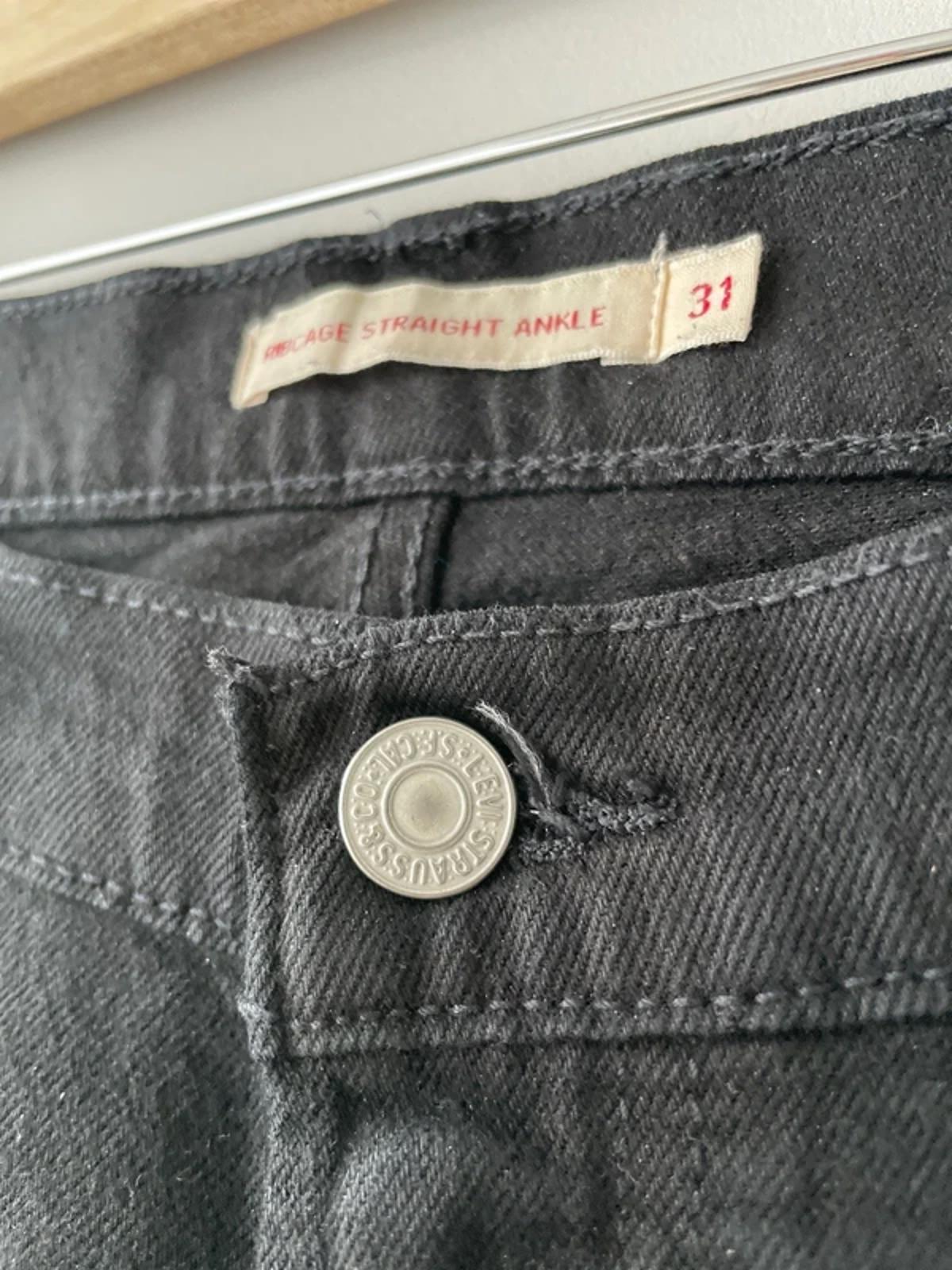 Women’s Levi’s High Waisted Ribcage Straight Fit Jeans In Black - W31/L27 - 2977