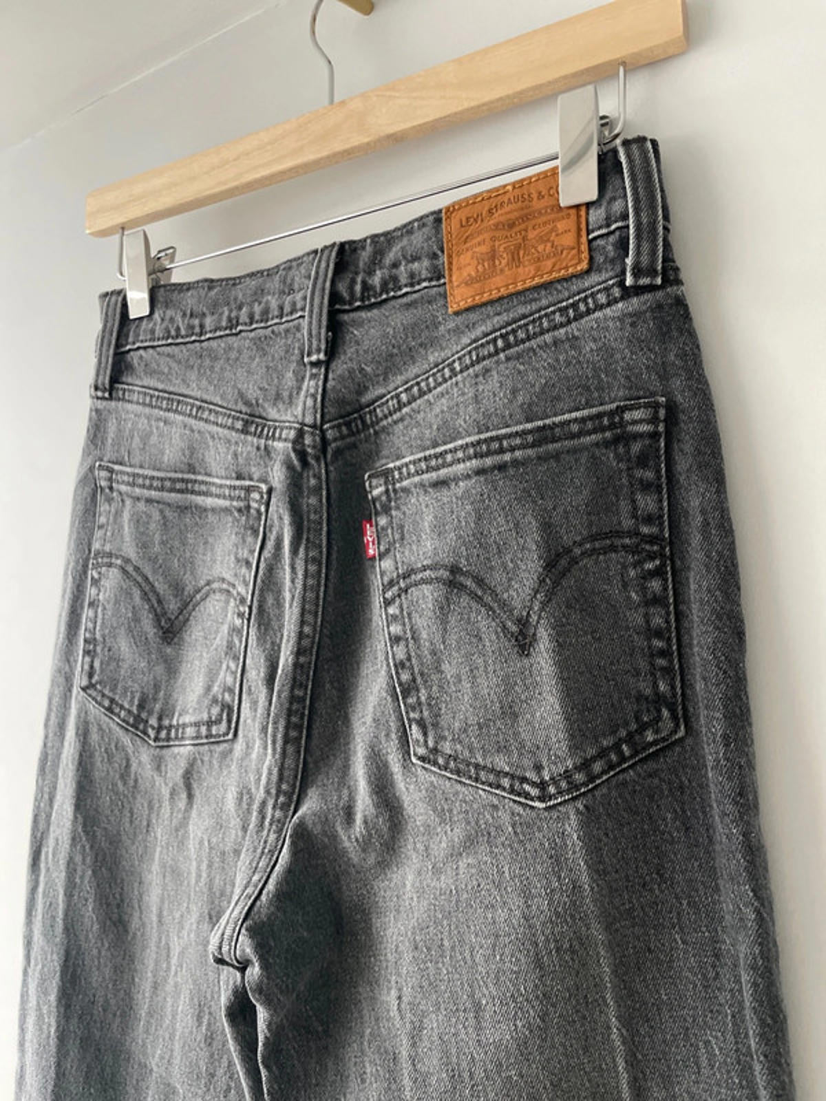 Women’s Levi’s Ribcage High Waisted Flare Fit Raw Hem Jeans In Black - W26/L25 - 2491