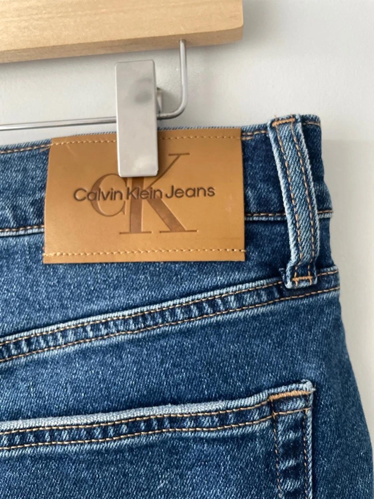 Men’s Calvin Klein Slim Fit Denim Shorts In Navy Blue - W32/L10 - 3135