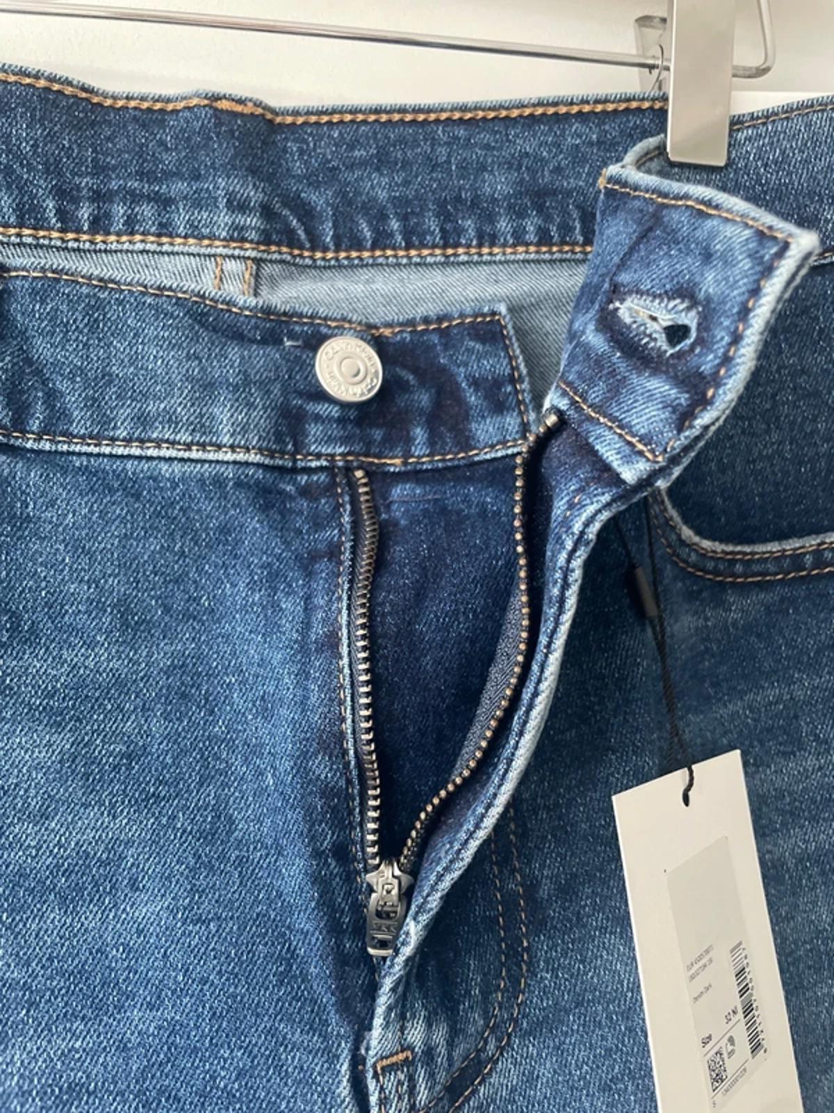 Men’s Calvin Klein Slim Fit Denim Shorts In Navy Blue - W32/L10 - 3135