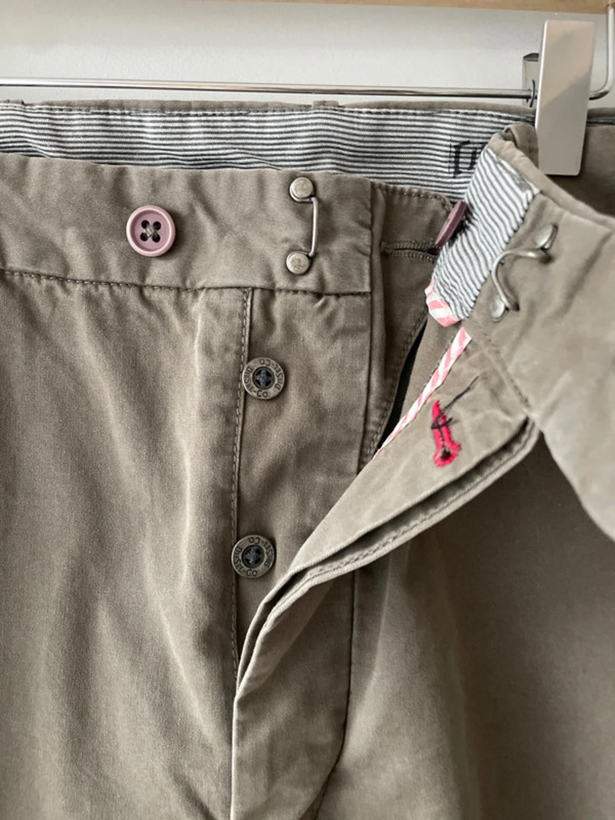 Men’s Diesel Stright Fit Classic Chino Trousers In Beige - W33/L34 - 2789
