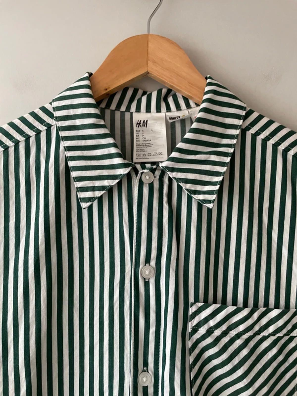 Men’s H&M X Smiley Colab Striped Short Sleeve Shirt in Green/White - Small -2935