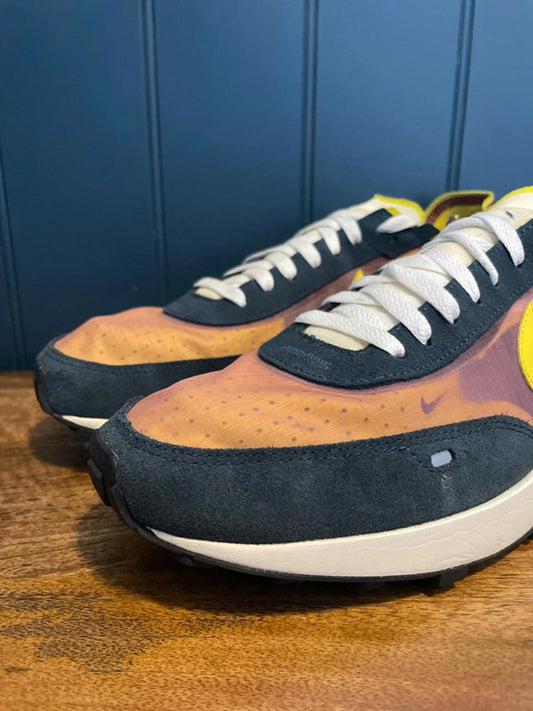 Men’s Nike Waffle One SE Trainers in Beetroot/Yellow Strike/Navy - UK9 - 2700