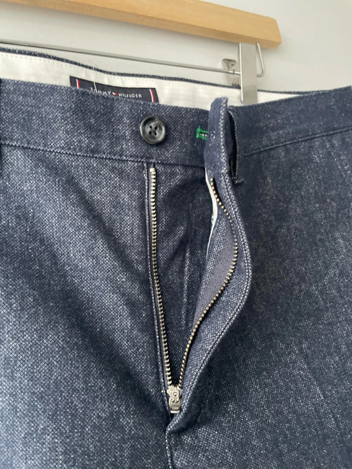 Men’s Tommy Hilfiger Denton Straight Fit Chino Trousers In Navy - W32/L32 - 2492