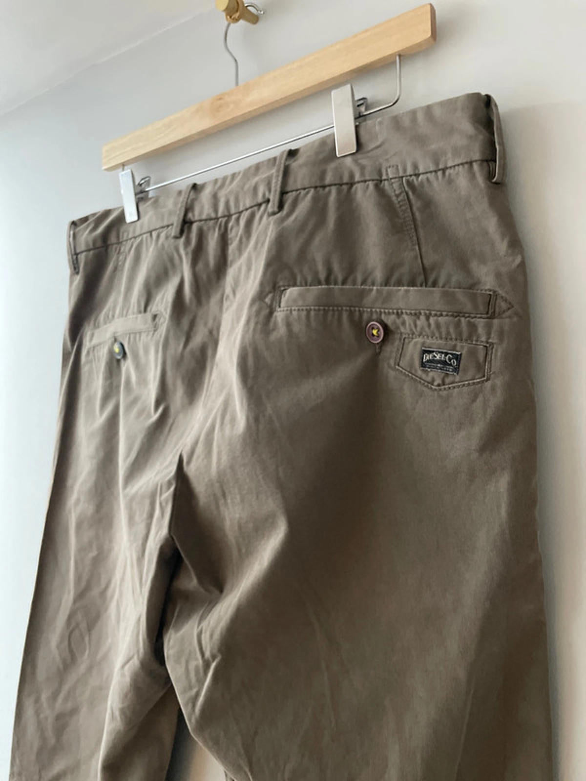 Men’s Diesel Stright Fit Classic Chino Trousers In Beige - W33/L34 - 2789