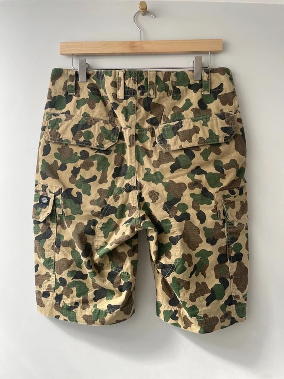 Men’s Dickies Camouflage Print Baggy Fit Cargo Shorts In Green - W30/L10 - 3122