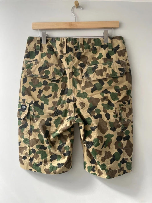 Men’s Dickies Camouflage Print Baggy Fit Cargo Shorts In Green - W30/L10 - 3122