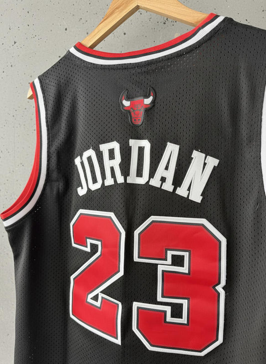 Mens Nike Chicago Bulls Michael Jordan #23 Basketball Jersey Top - Medium - 3495