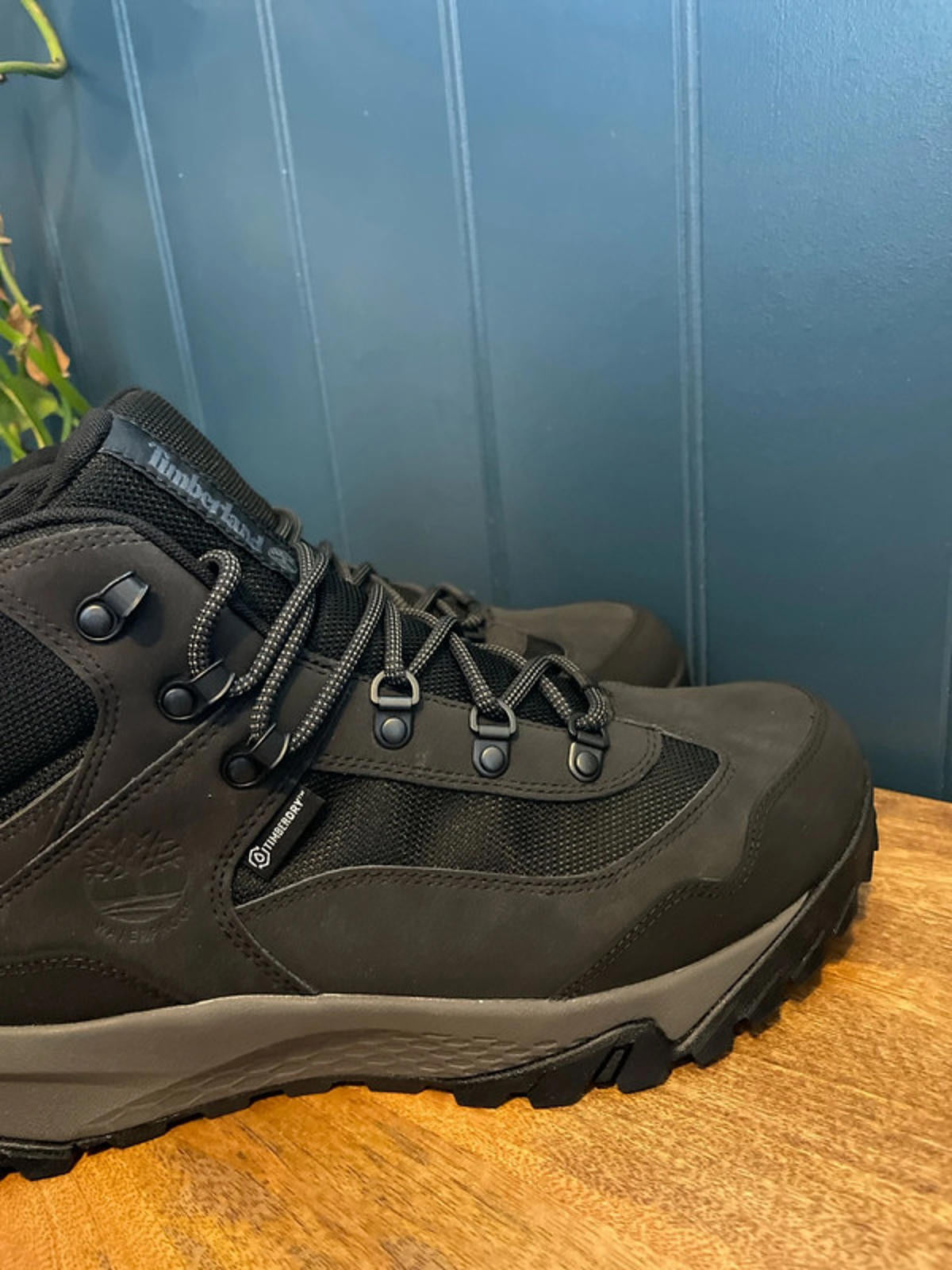 Men’s Timberland Lincoln Peak Mid Premium Leather Boots in Black - UK9 - 2666