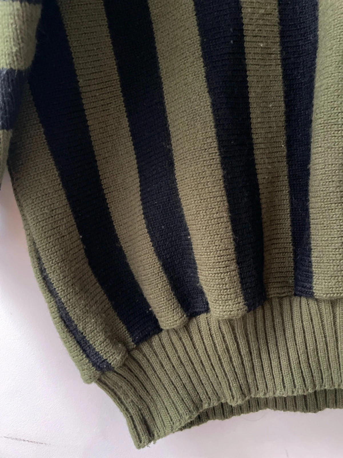 Men's Art Fashion Vintage Crew Neck Knitted Sweater Made In USA - Medium - 2778