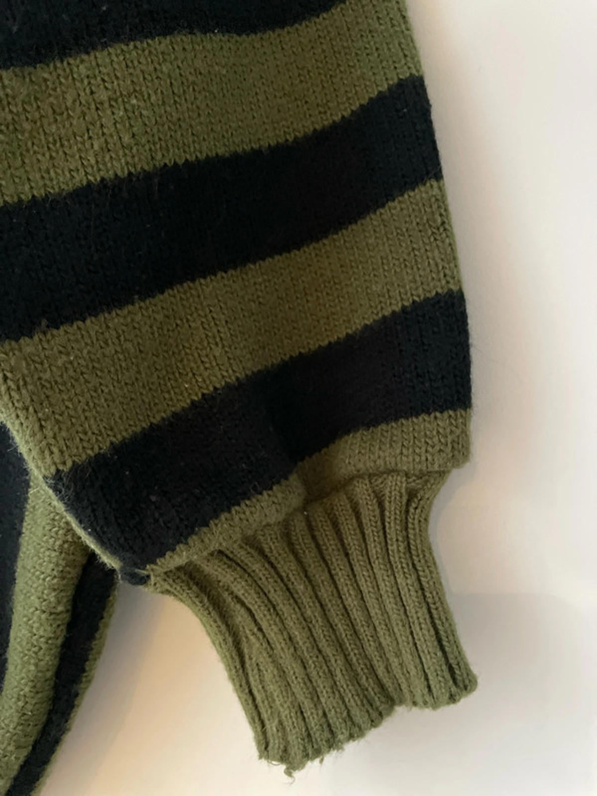 Men's Art Fashion Vintage Crew Neck Knitted Sweater Made In USA - Medium - 2778