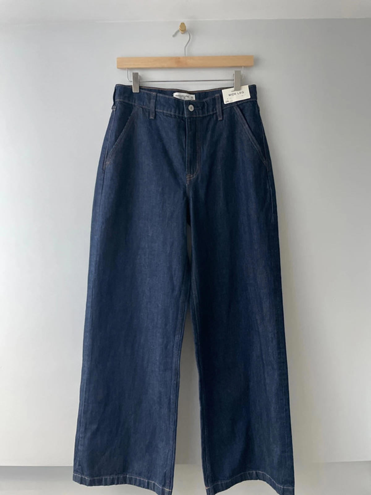 Women’s Abercrombie and Fitch High Rise Wide Leg Jeans in Navy - W28/L32 - 2563