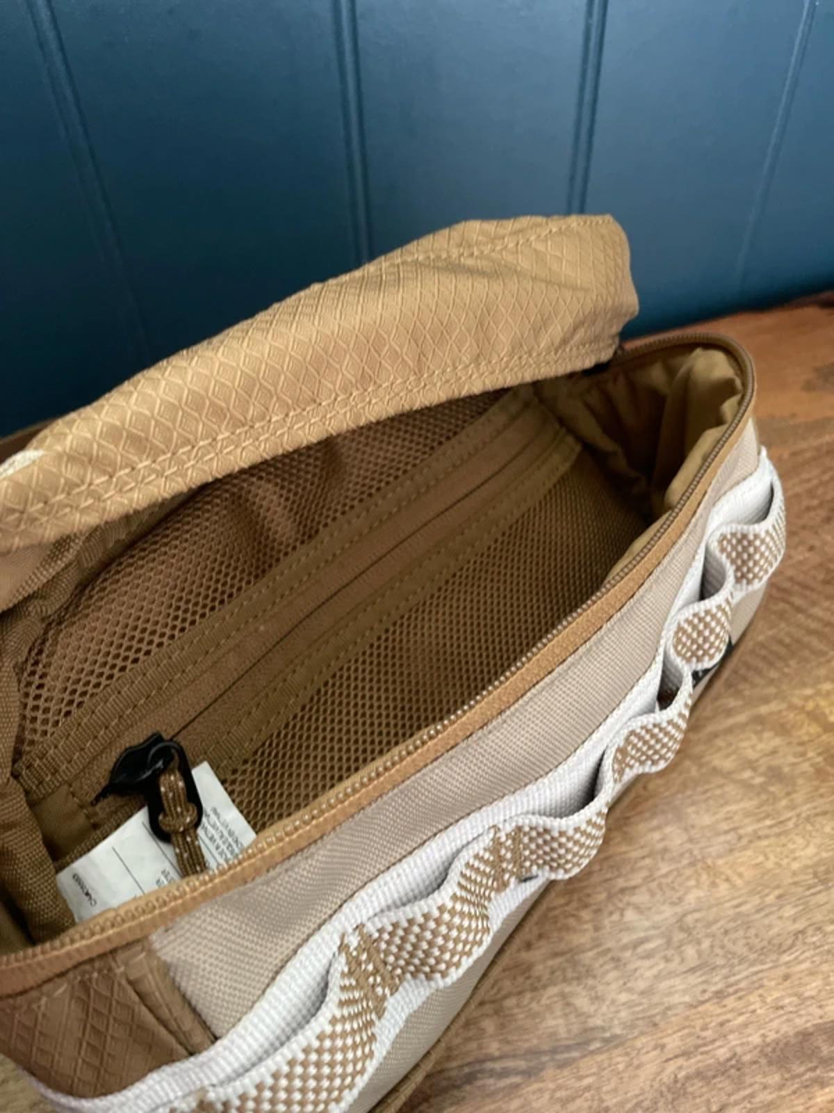 Unisex Nike ACG Karst Cross Body Bag In Stone - 2951