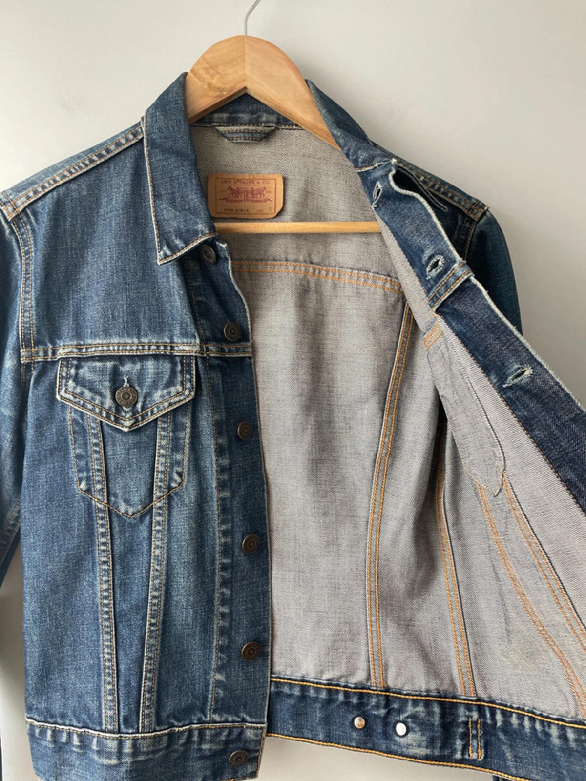 Women’s Levi’s Premium Denim Trucker jacket With Wash Effect - UK4 - 2143