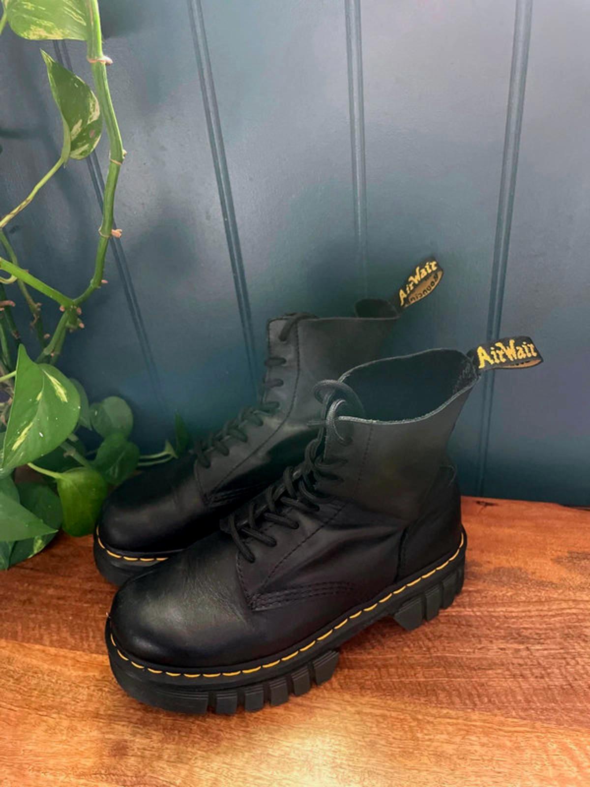 Women’s Dr Martens Audrick 8 Eyelet Mid Calf Lace Up Boots In Black - UK5 - 2161