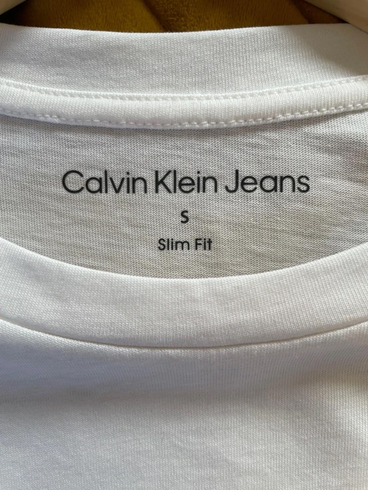 Women’s Calvin Klein Crew Neck Short Sleeve Slim Fit T-shirt in White - Small - 3040