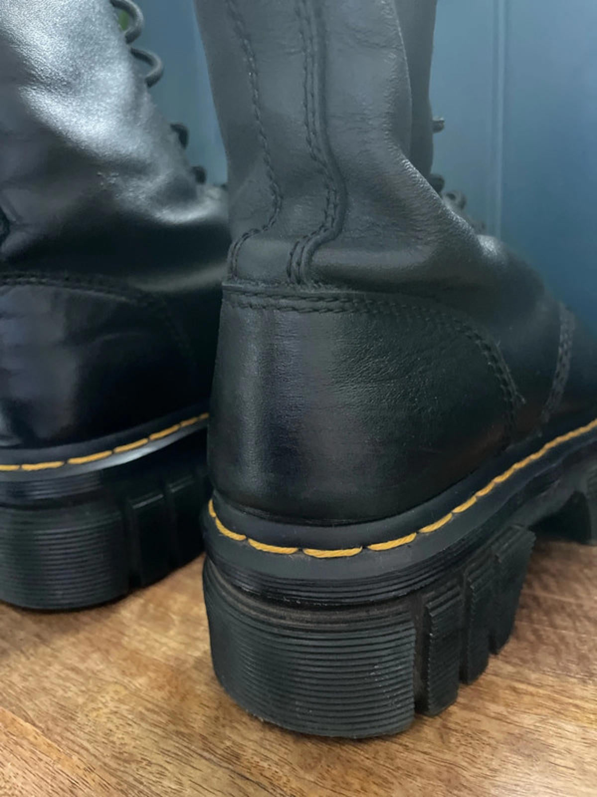 Women’s Dr Martens Audrick 8 Eyelet Mid Calf Lace Up Boots In Black - UK5 - 2161