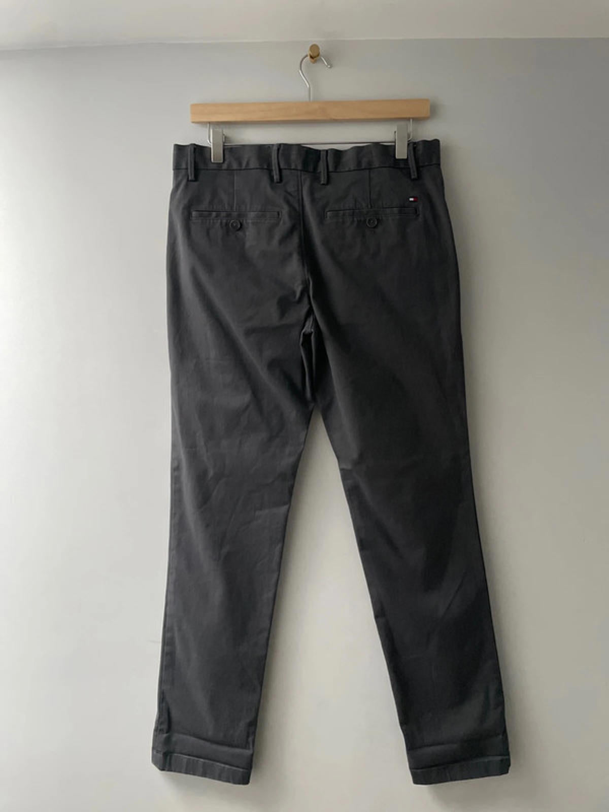 Men’s Tommy Hilfiger Classic Chinos Trousers In Grey - W32/L30 - 2871