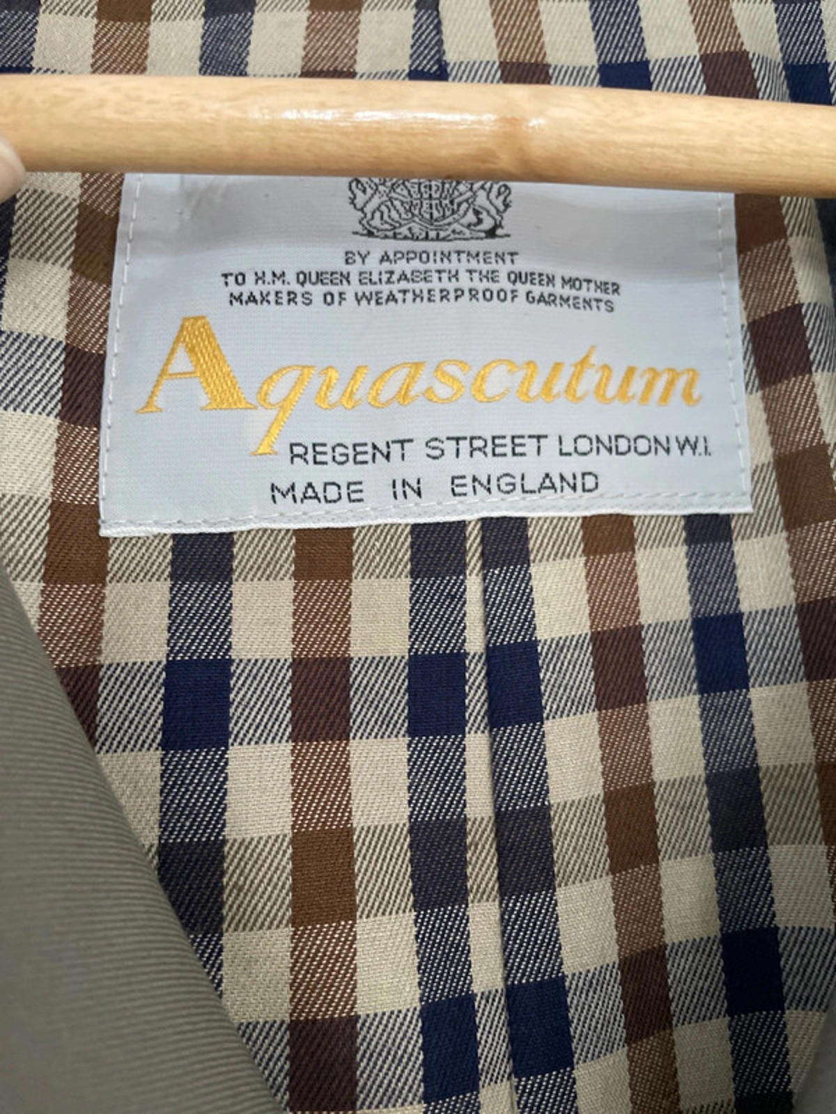 Men’s Aquascutum Trench Coat With Checked Lining In Khaki - Large - 2451