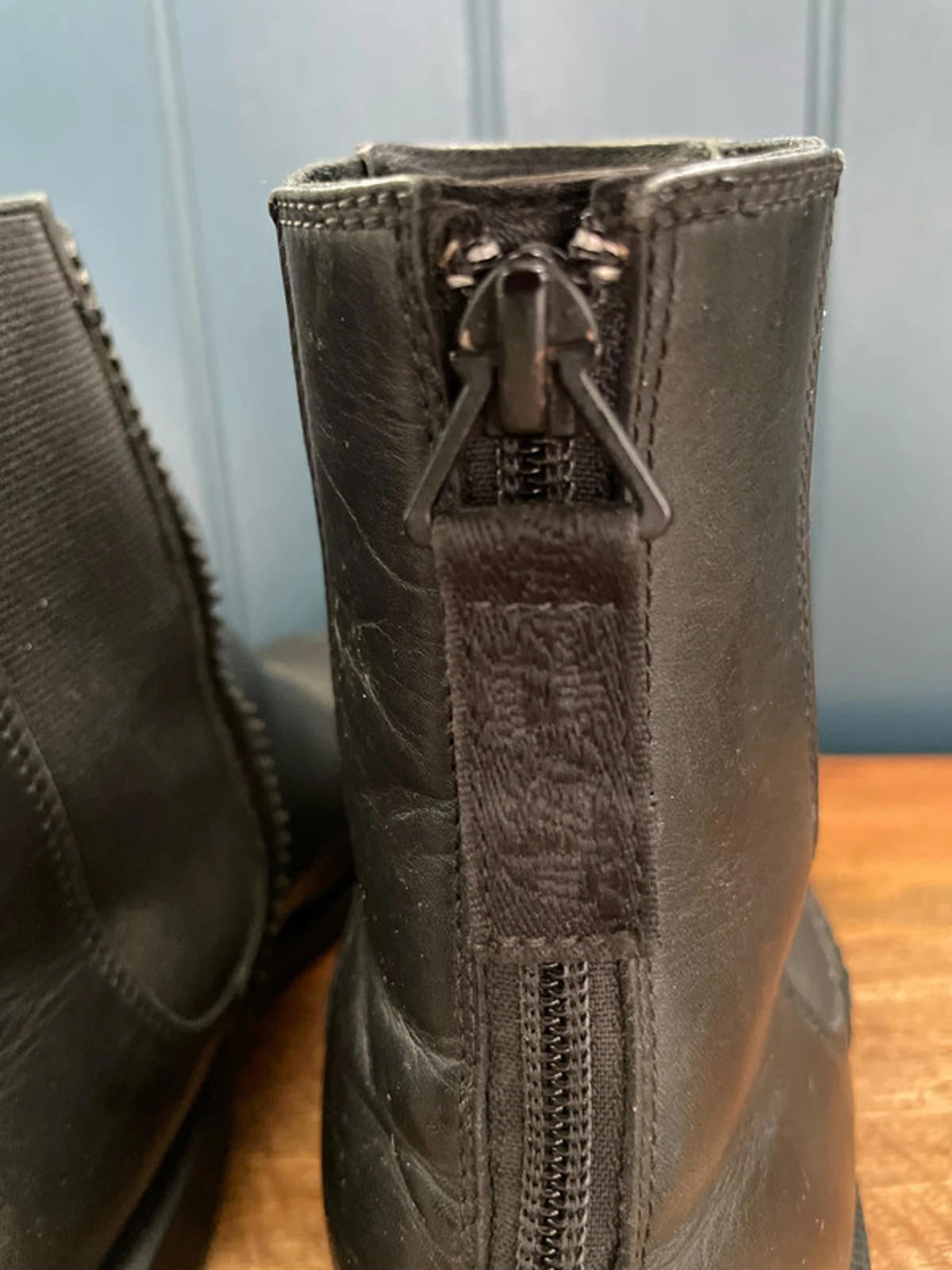 Women’s Dr Martens Zillow Premium Leather Chelsea Boots with Zip In Black - UK6 - 2182