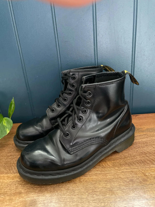Women’s Dr Martens 101 Premium Leather Lace Up Boots In Black - UK4 - 2160