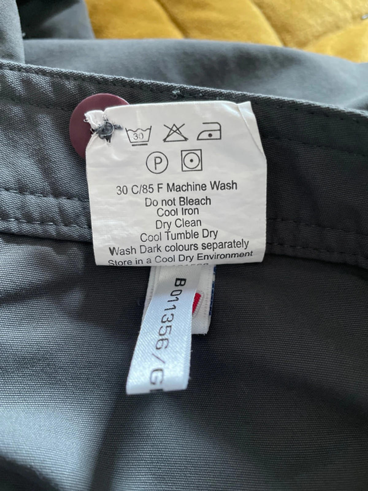 Men’s Berghaus Cargo Trousers / shorts In Grey - W34/L32 - 2441