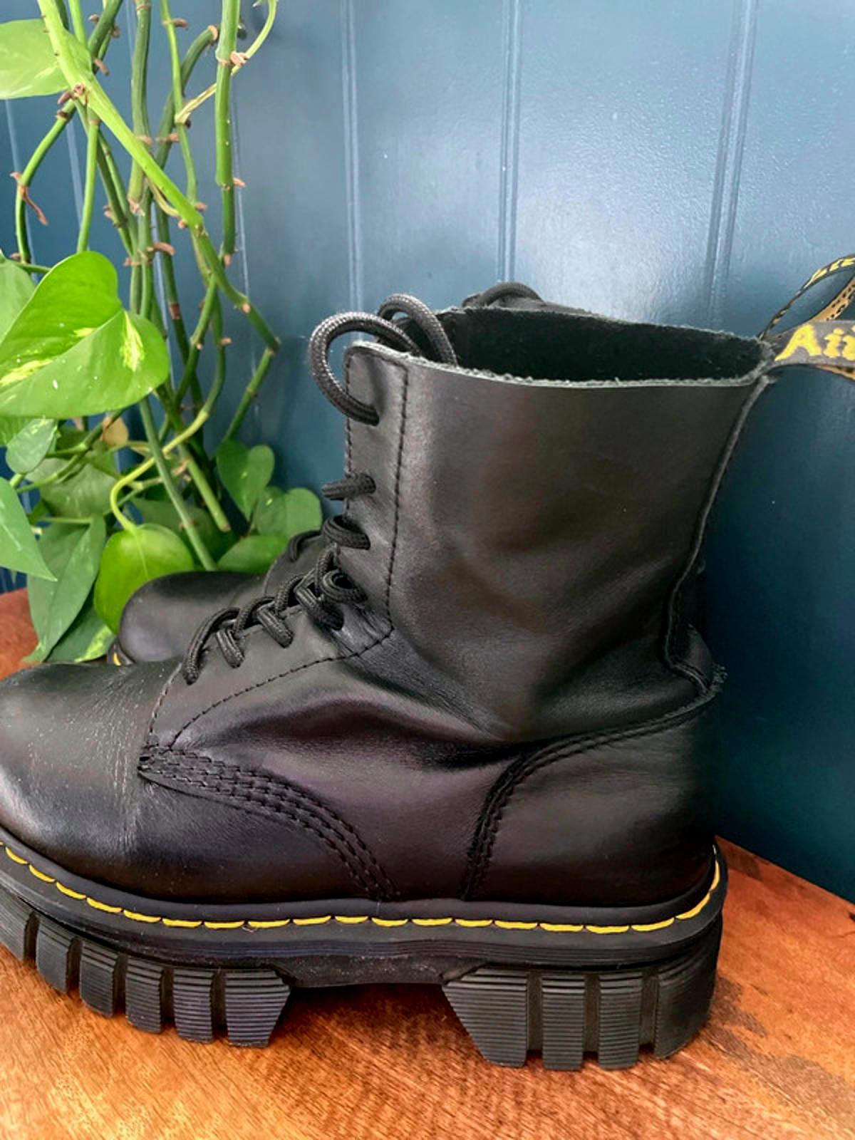 Women’s Dr Martens Audrick 8 Eyelet Mid Calf Lace Up Boots In Black - UK5 - 2161