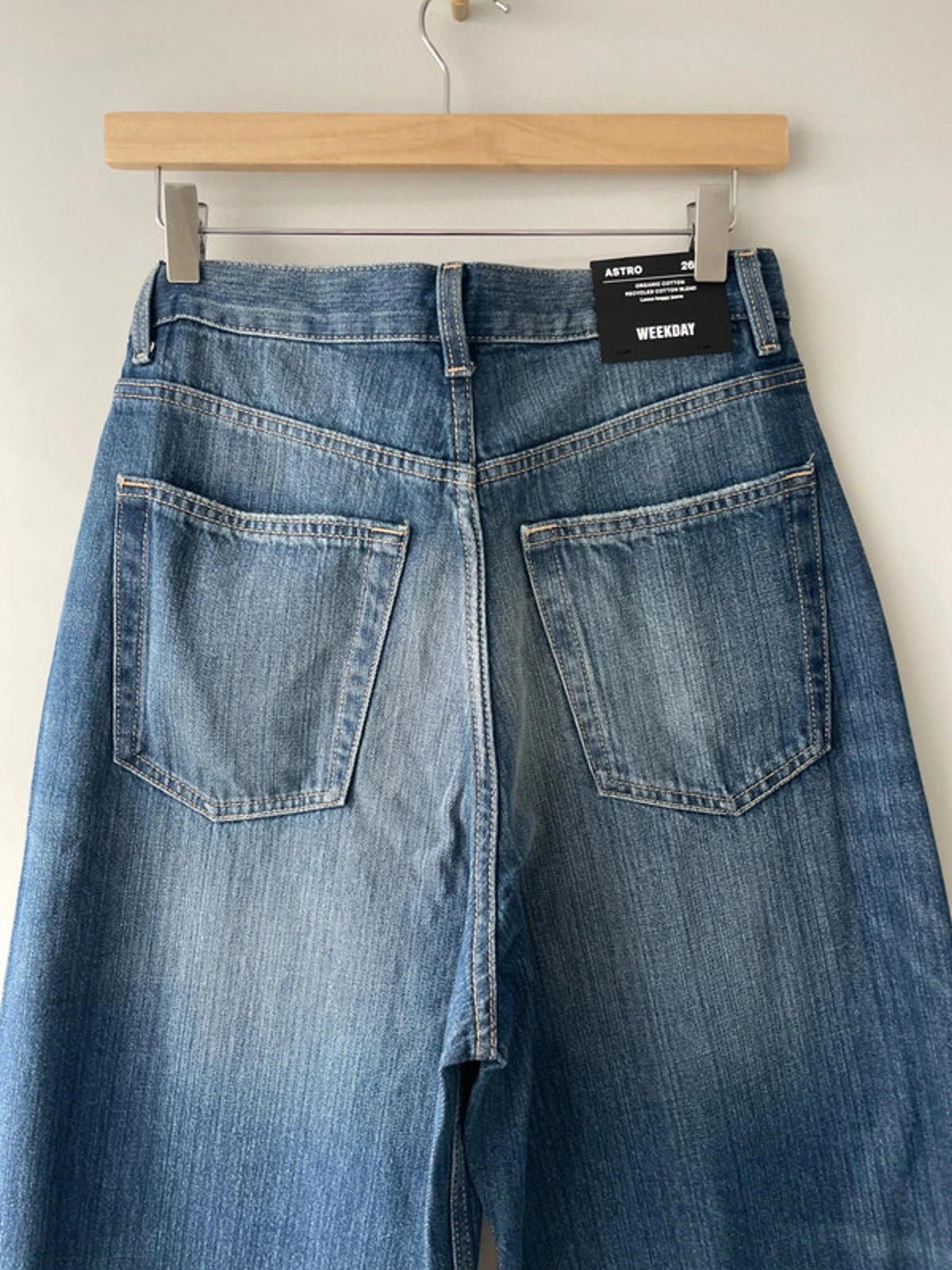 Women’s Weekday Astro Loose Baggy Fit Jeans in Blue - W26/L34 - 2487