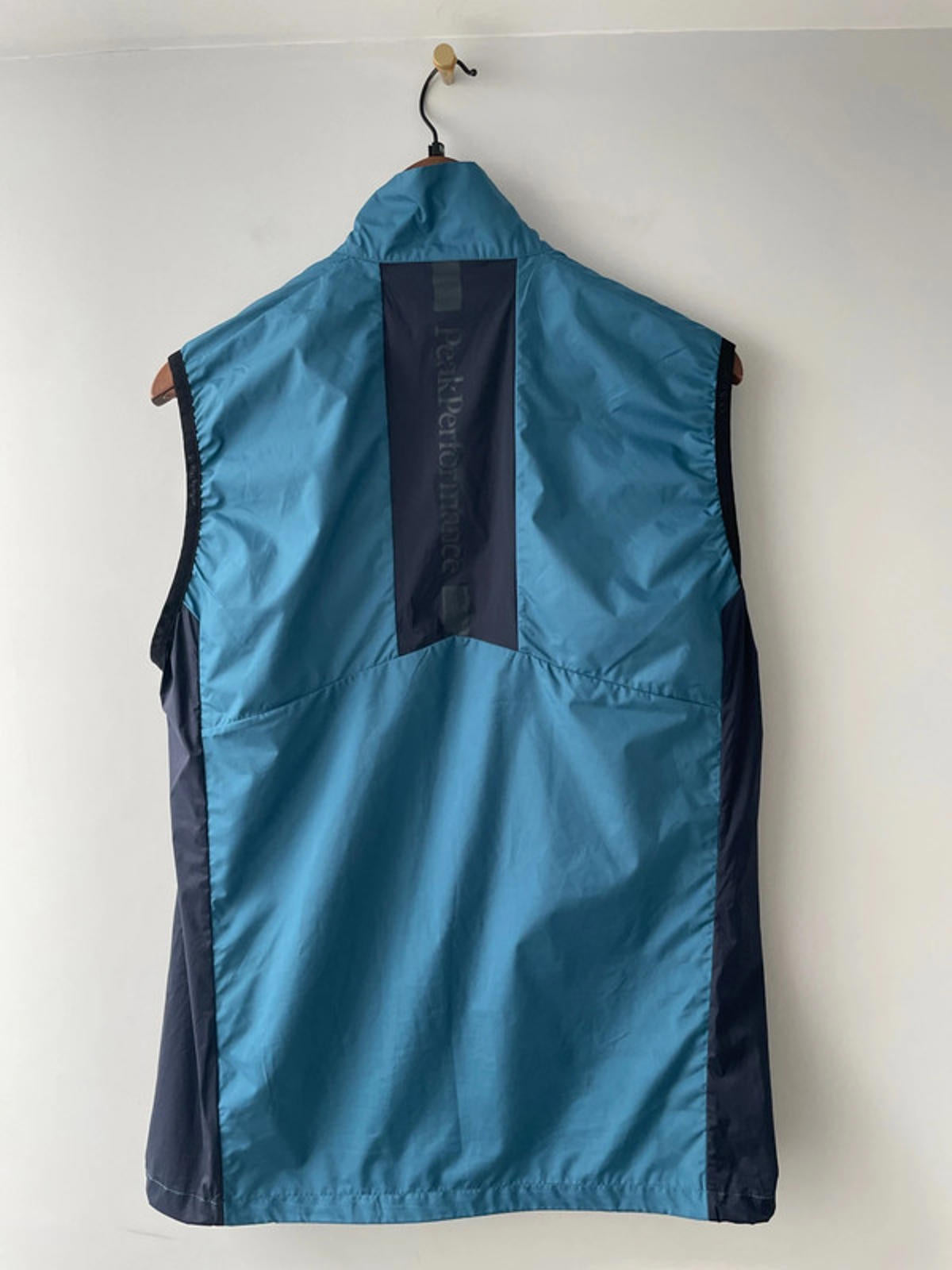 Men’s Peak Performance Meadow Wind Blue Running Vest - Medium - 1987