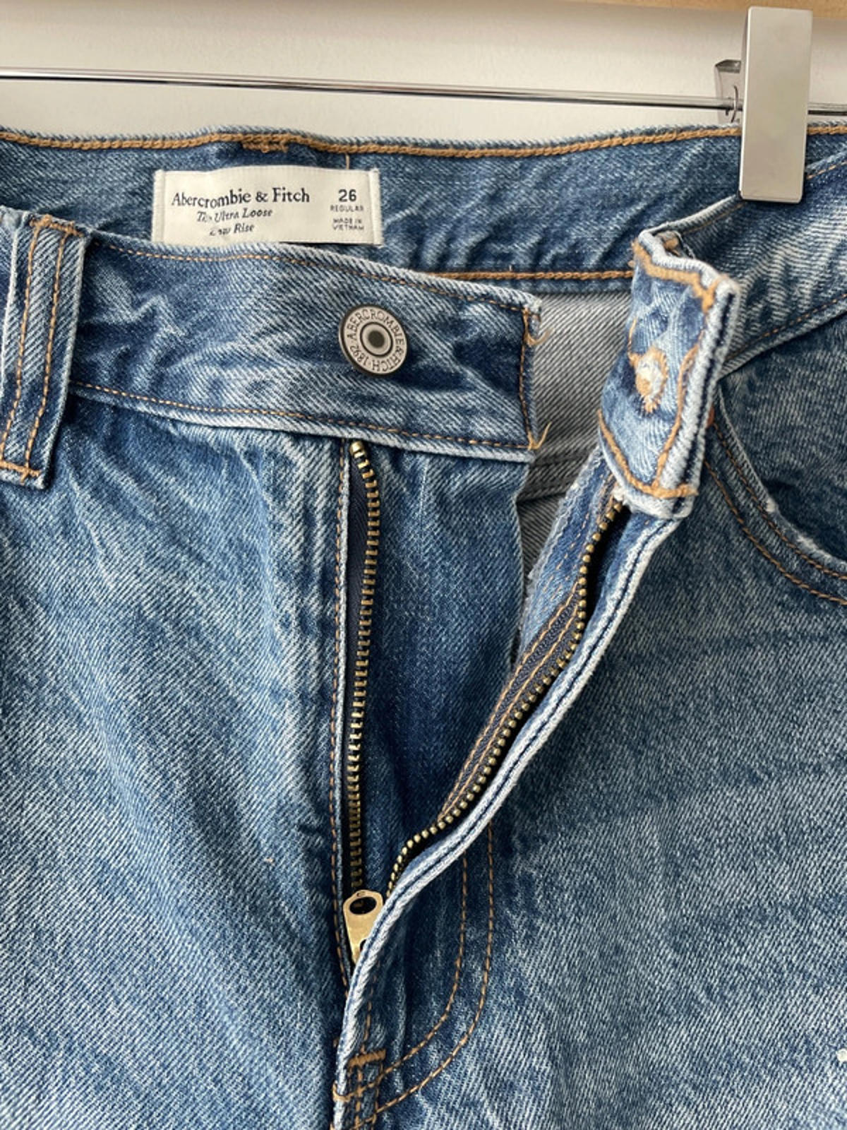 Women’s Abercrombie & Fitch Baggy Fit Cargo Jeans In Navy - W26/L30 - 2251