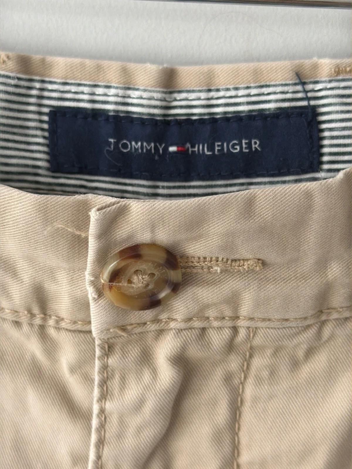 Men’s Tommy Hilfiger Classic Fit Chino Shorts In Beige - W38 - 3254