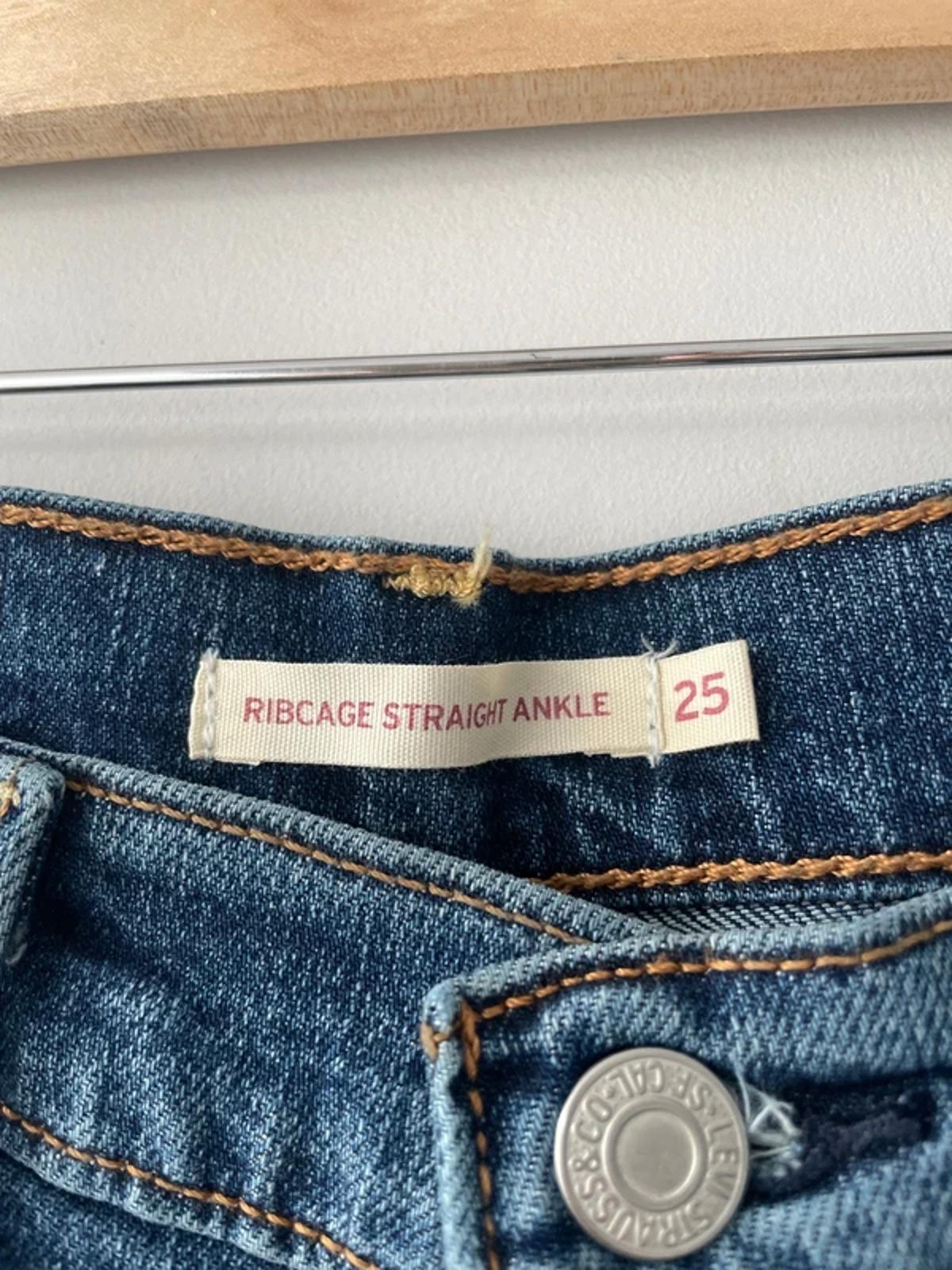 Women’s Levi’s High Waisted Ribcage Straight Fit Jeans In Navy - W25/L27 - 3020