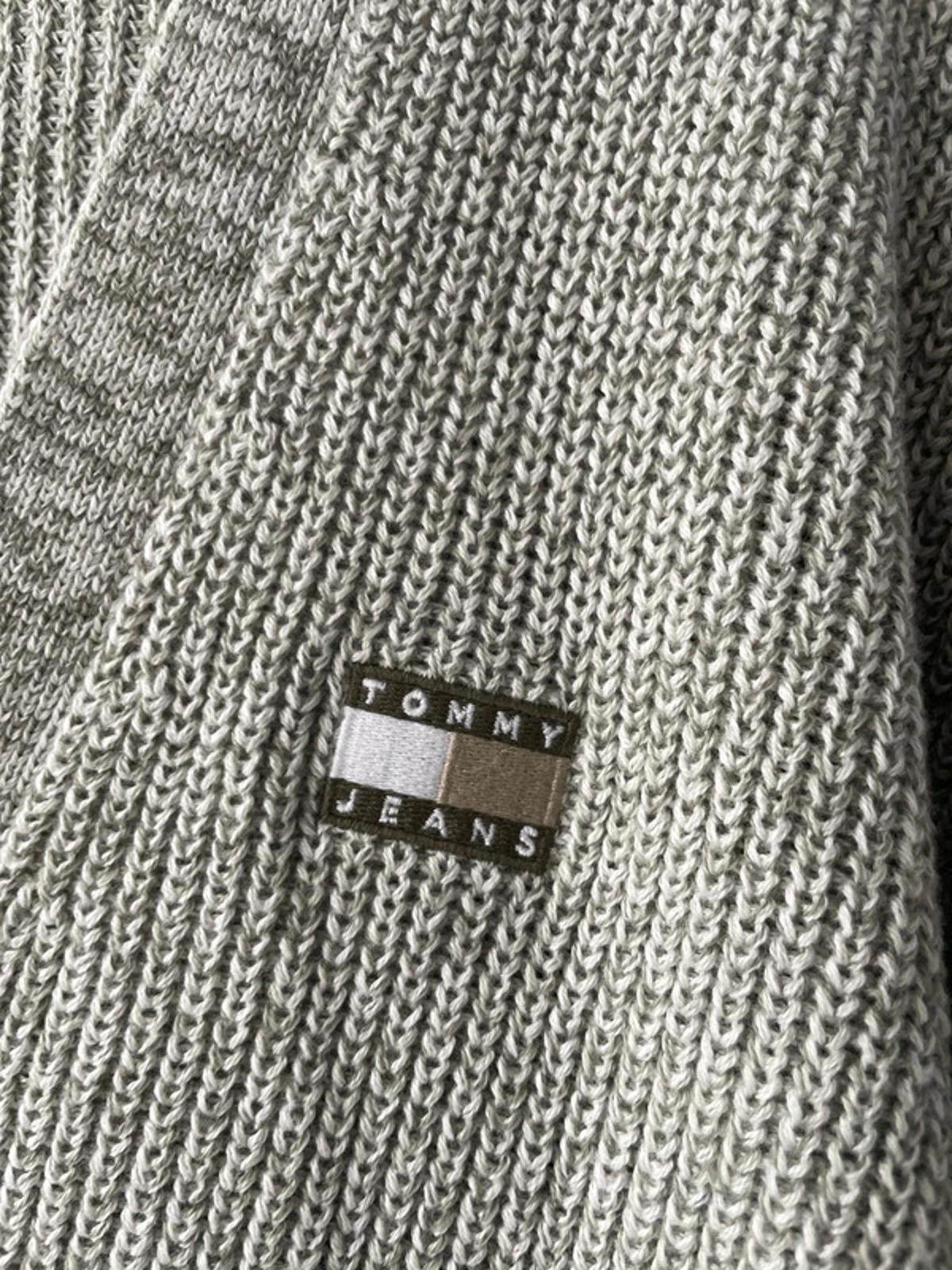 Men’s Tommy Hilfiger Badge Knitted Cardigan In Grey - Medium - 2308
