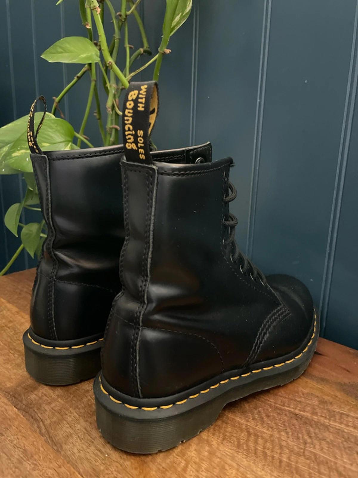 Women’s Dr Martens 11822 Mid Calf Lace Up Boots in Black - UK5 - 2158