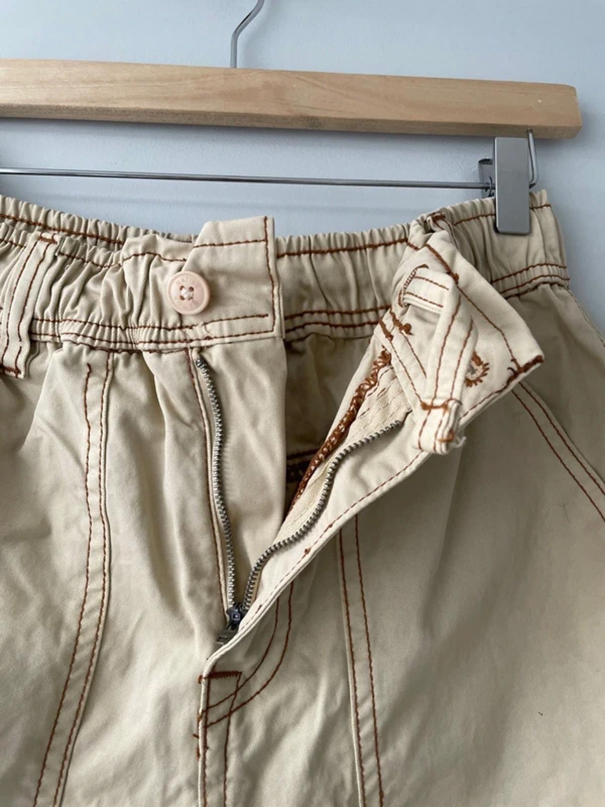 Women’s Native Youth Baggy Fit Cargo Shorts In Beige - W28/L6 - 3174