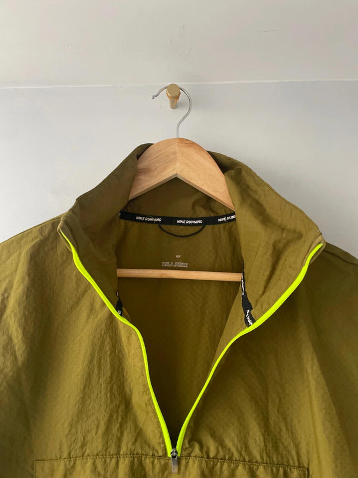 Women’s Nike 1/4 Zip Windbreaker Jacket Coat in Olive Green - XSmall - 2305