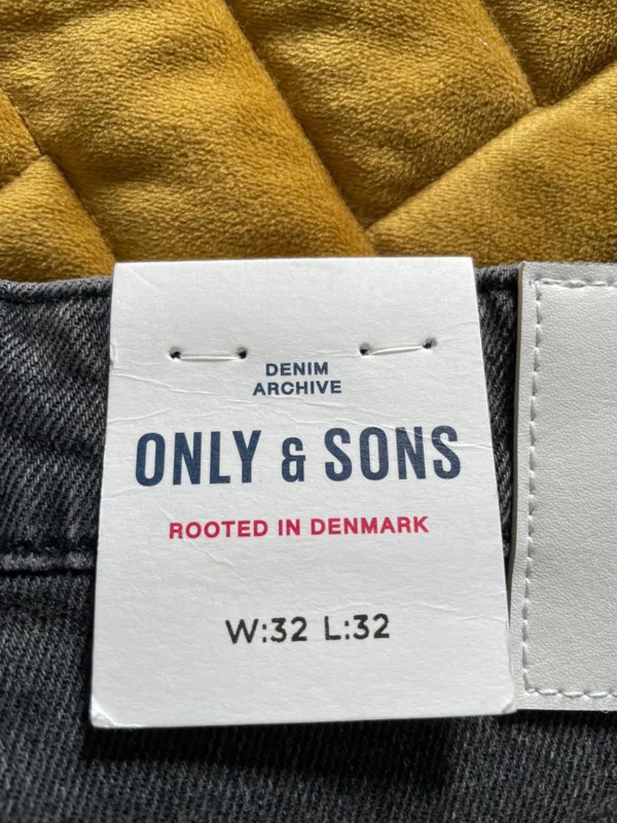Men’s Only & Sons yoke Tapered Fit Jeans In Washed Black - W32/L32 - 2249