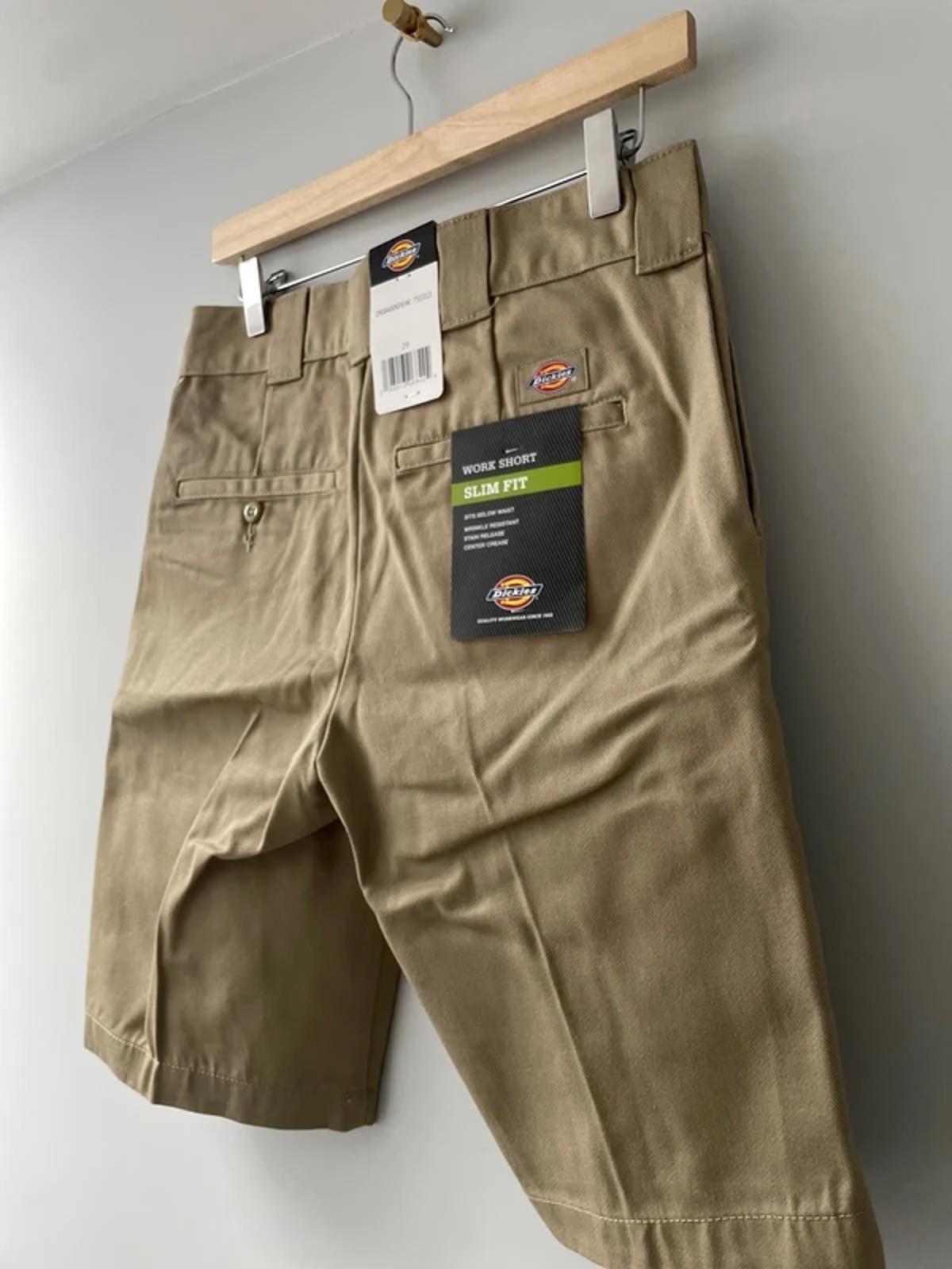 Women’s Dickies Slim Fit High Waist Shorts in Beige - W29/L11 - 2886