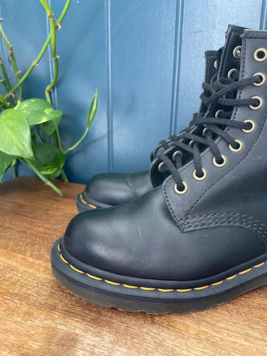 Women’s Dr Martens 8 Eyelet Vegan 14045 Lace Up Boots In Black - UK4- 2136