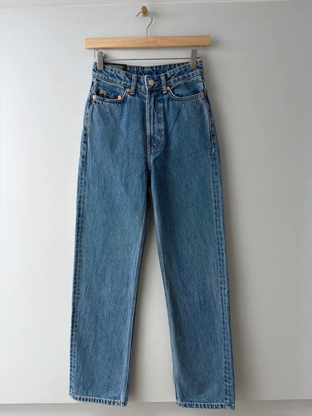 Women’s Weekday Rowe Extra High Waist Straight Fit Jeans - W24/L30 - 3378