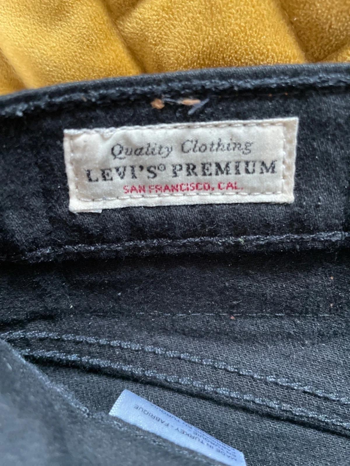 Women’s Levi’s High Waisted Ribcage Straight Fit Jeans In Black - W31/L27 - 2977