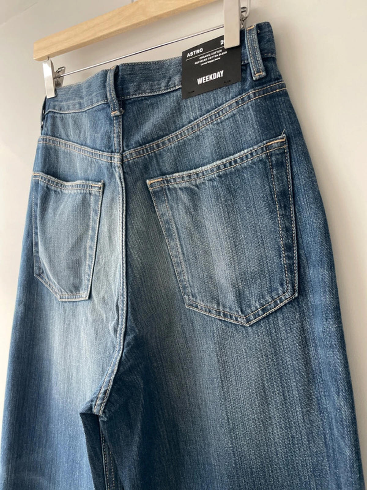 Women’s Weekday Astro Loose Baggy Fit Jeans in Blue - W26/L34 - 2487