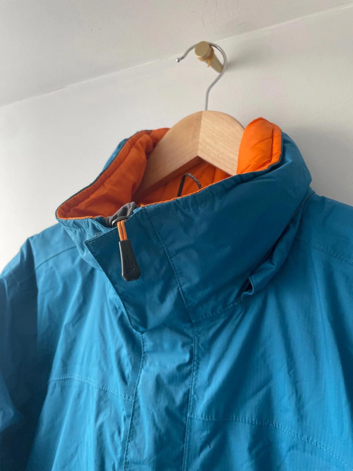 Mens The North Face Hyvent Waterproof Hooded Jacket In Blue/Orange - Small -2209