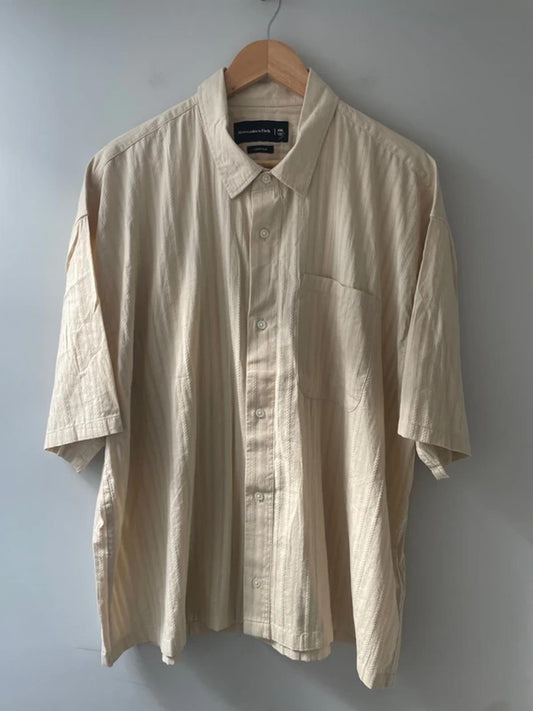 Men’s Abercrombie & Fitch Cropped Fit Short Sleeve Shirt in Beige - XXLarge - 3029