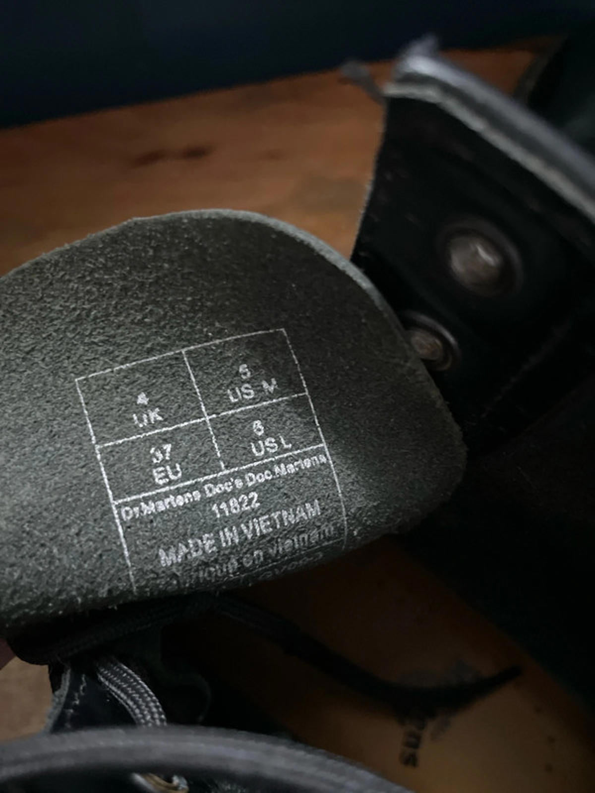 Women’s Dr Martens 11822 Premium Leather Lace Up Boots In Black - UK4- 2171