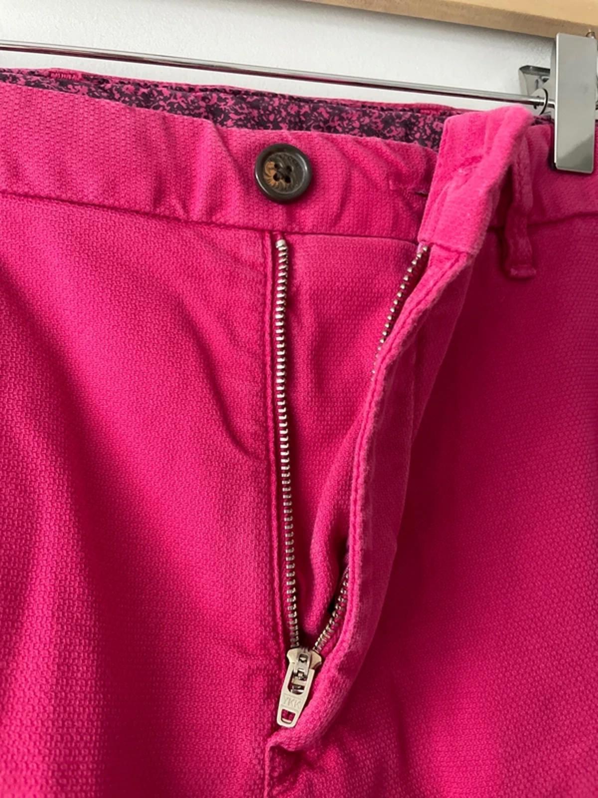 Men’s Tommy Hilfiger Denton Stretch Fit Chino Shorts in Pink - W38/L8 - 3163