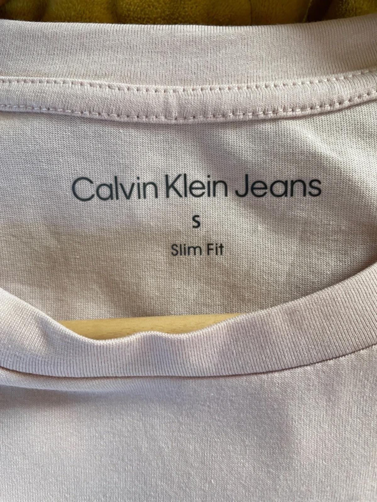 Women’s Calvin Klein Crew Neck Short Sleeve Slim Fit T-shirt In Pink - Small - 3031