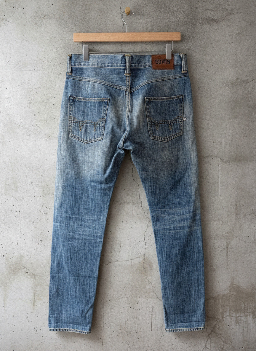 Men's Edwin ED-55 Relaxed Fit Distressed Effect Jeans In Navy - W30/L32 - 3755