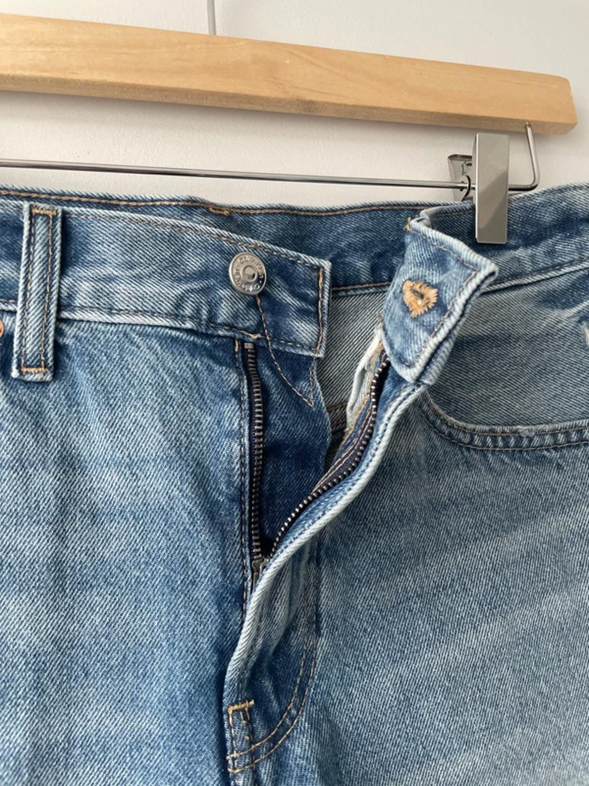 Women’s Calvin Klein 90’s Fit Midi Distressed Denim Shorts In Blue - W28/6.5 - 3140